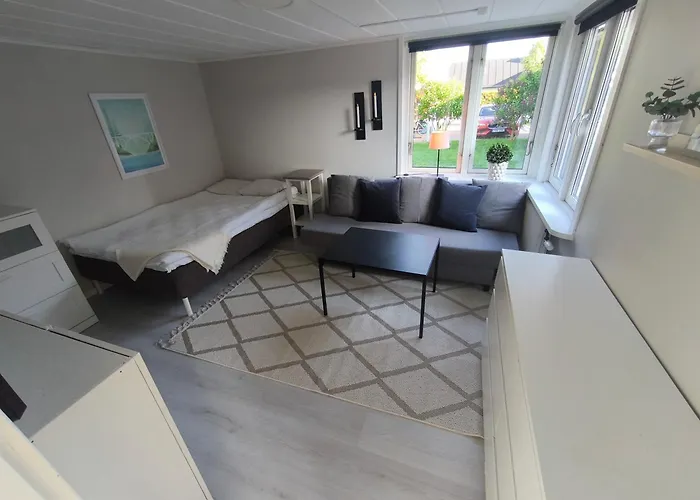 Gaeststuga Med Altan I Centrala Falkenberg