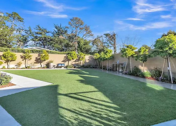 Carmel 1-Bedroom, Home Away From Home