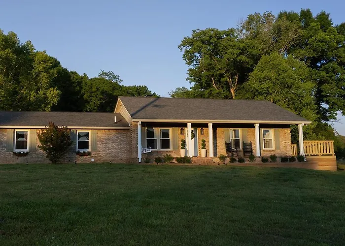 Luxury Countryside Cottage On 20 Private Acres Near Nashville