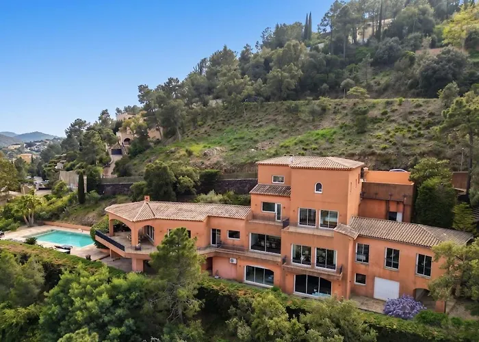 Luxurious Villa With 7 Bedrooms