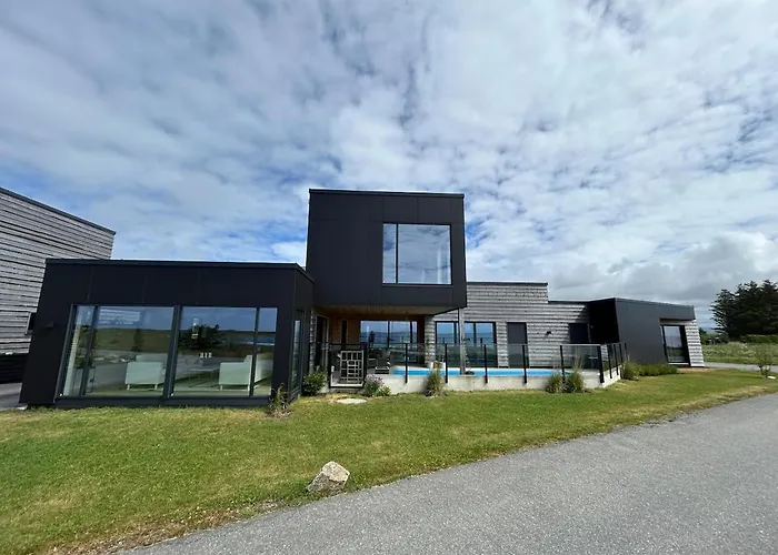 House With Pool And Steam Bath On The Beach!
