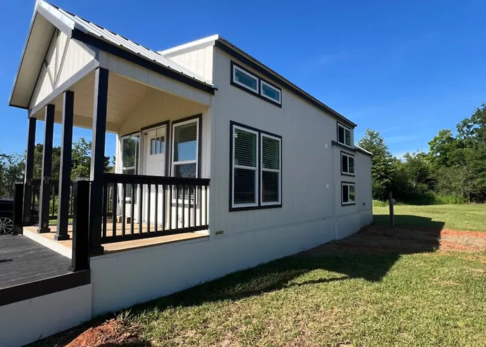 The Sunflower Villa - 15 Miles From The Beach!