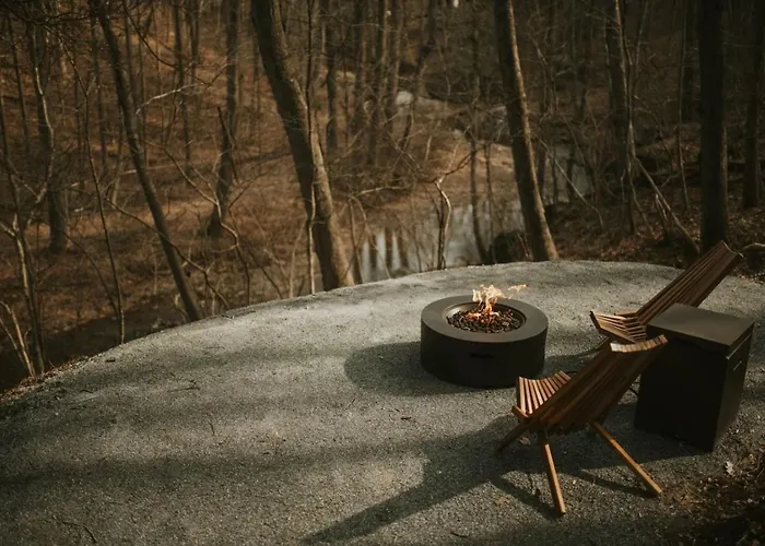 Creekside Cabin: Sauna | Hot Tub | Fire Pit | Romantic | Peaceful | Cozy