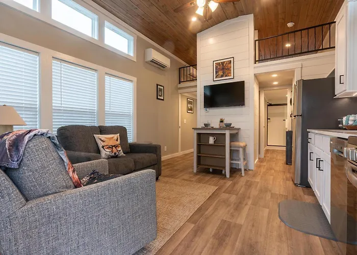 Fox River Tiny Luxury Living With River Views