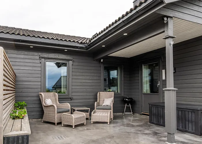 Family Home With Three Bedrooms In Alesund