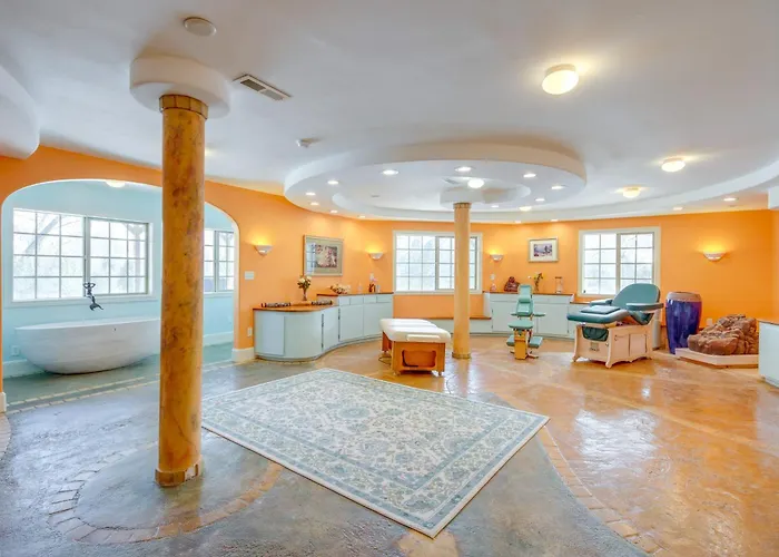 Emigrant Lodge W/ Spa: 3 Suites Near Yellowstone