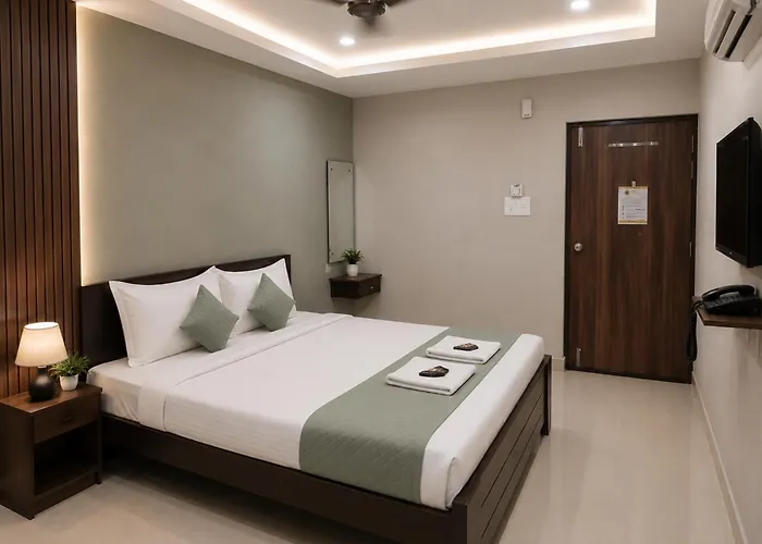 Hotel Rise Grand Kukatpally Near Hitex Exhibition Center & Nexus Mall, Yashoda Hospital