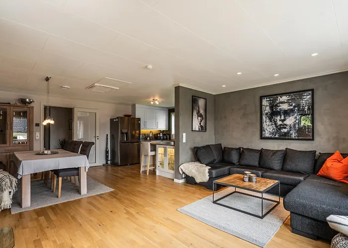 Family Home With Three Bedrooms In Alesund