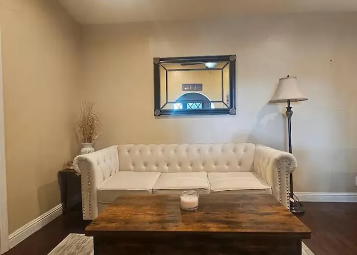 Urban Retreat -Suite A