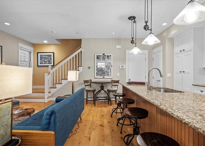 Shadyside Townhome