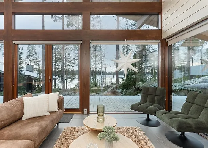 Villa Naava Laikka - Luxus Huvila Jaervinaekymaellae Ja Ulkoporealtaalla