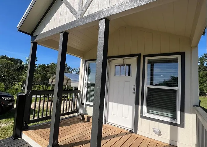 The Sunflower Villa - 15 Miles From The Beach!