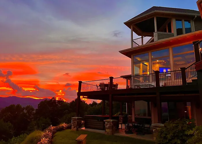 Luxury Mountaintop 2-Home Compound On 50 Acres, Sleeps 28, Black Mountain, Asheville