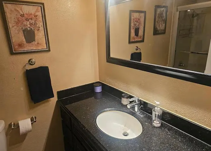 Urban Retreat -Suite B