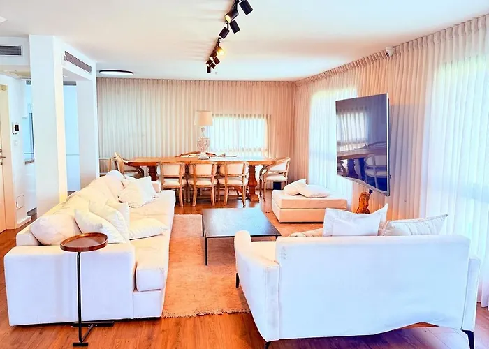 Seafront Dream Villa With Private Pool Herzliya