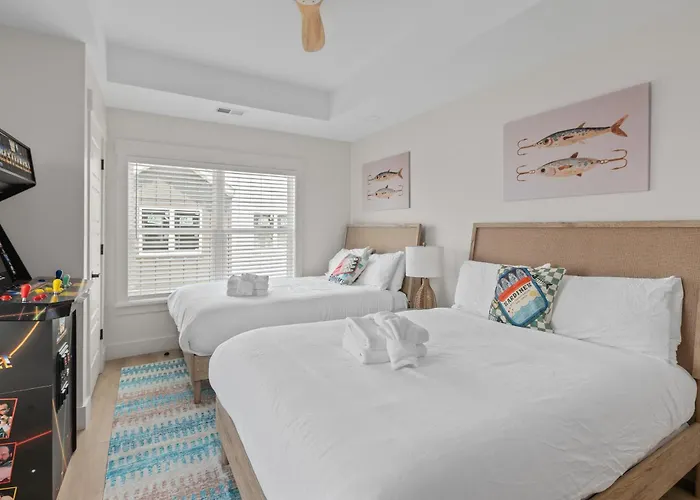 Beachwalk Club | Steps To Beach | Sleeps 16 | Pets