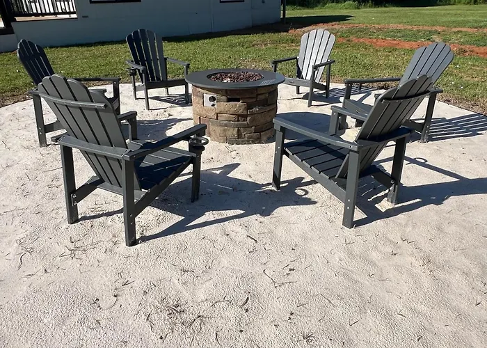 The Sunflower Villa - 15 Miles From The Beach!