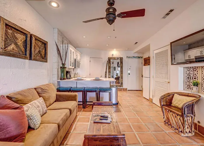 King Bed Villa With Kitchen, Spa, Pool, Gym - Relaxing