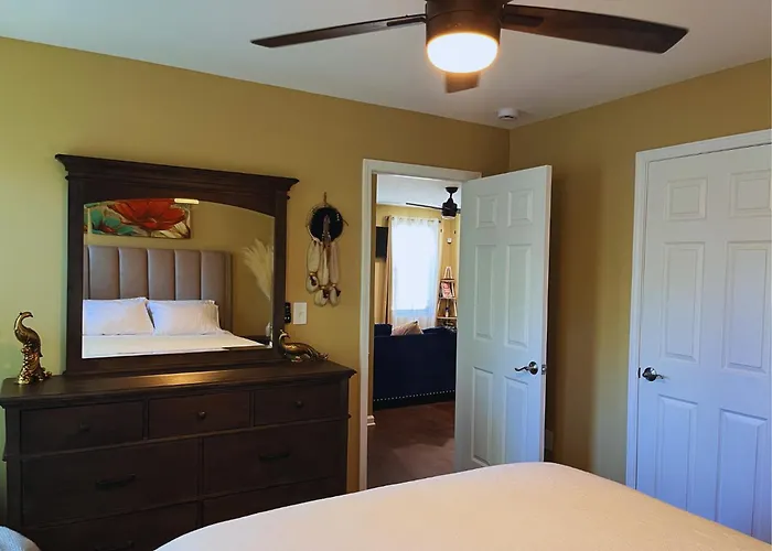 Cozy Pet Friendly Decatur Guesthouse 2 Full Bath With 2 Car Garage