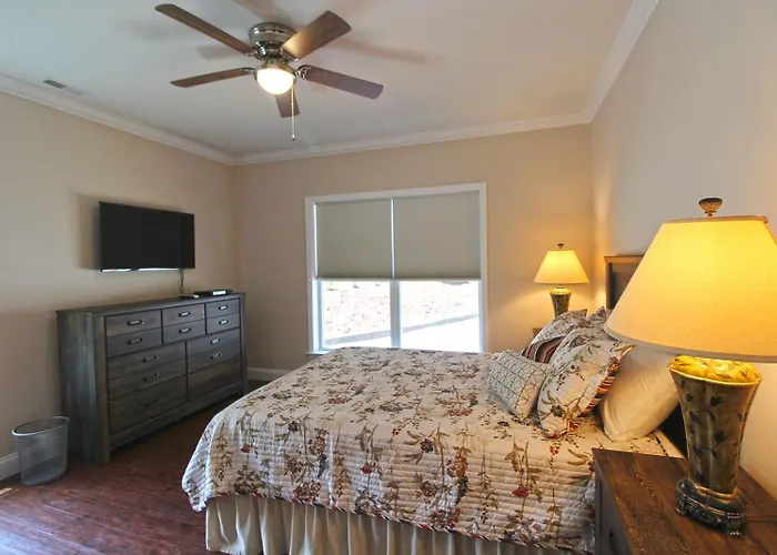 Shady Getaway Beautiful Modern Near The Heart Of Bryson City