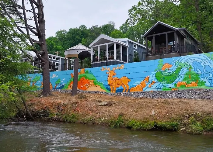 Fox River Tiny Luxury Living With River Views