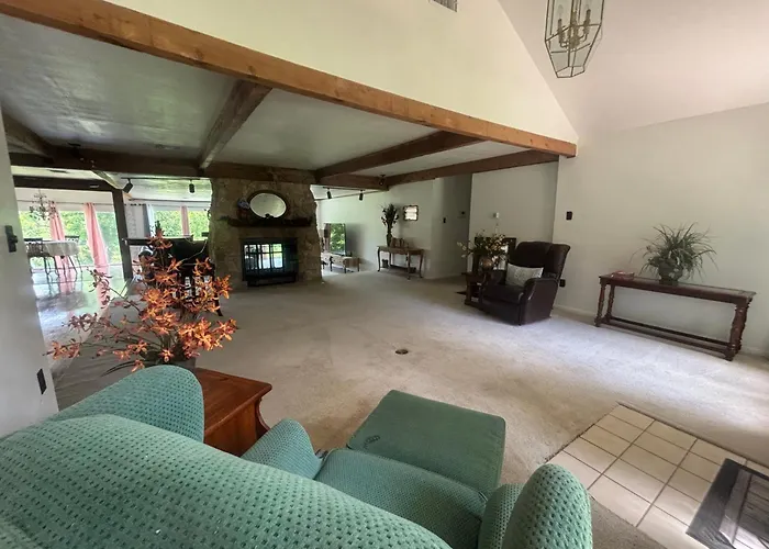 Spacious 3Br Retreat Sleeps 14 With Yard And Grill