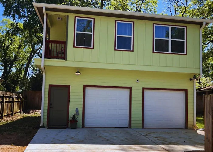 Cozy Pet Friendly Decatur Guesthouse 2 Full Bath With 2 Car Garage