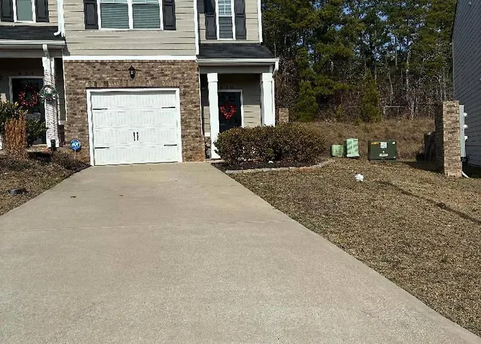 3Br Townhouse 3 Min To I-20, Exit 11