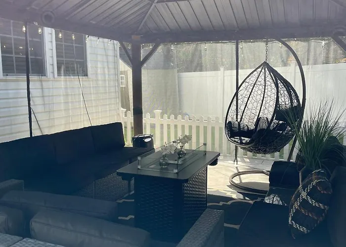 New Modern,Stylish, Family-Friendly,Fully Fenced