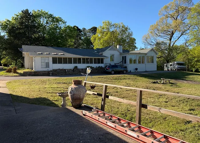Spacious 3Br Retreat Sleeps 14 With Yard And Grill