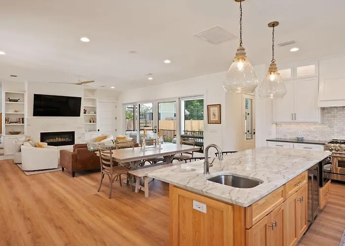 Luxury East Beach Vacation Rental With Private Pool, Sleeps 13, Astin Cottage
