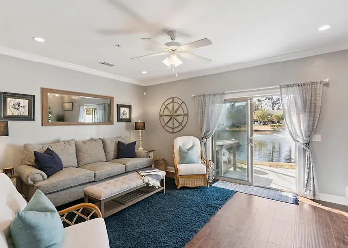 Coastal St Simons Island Townhome Near Beaches, Shopping & Dining