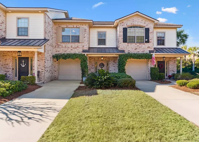 Coastal St Simons Island Townhome Near Beaches, Shopping & Dining