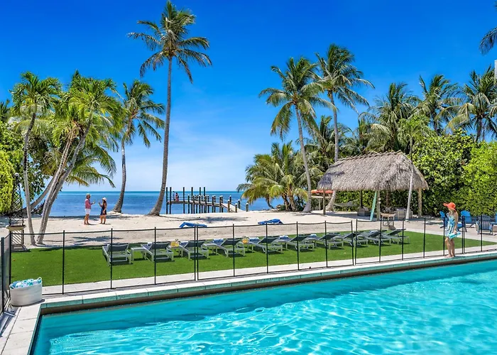 Beachfront Estate - Two Villas Heated Pools Docks Dolphin Mahi Key