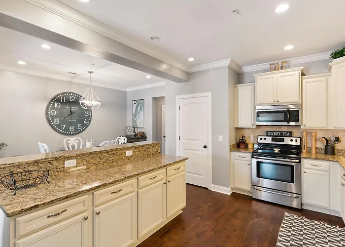 Coastal St Simons Island Townhome Near Beaches, Shopping & Dining