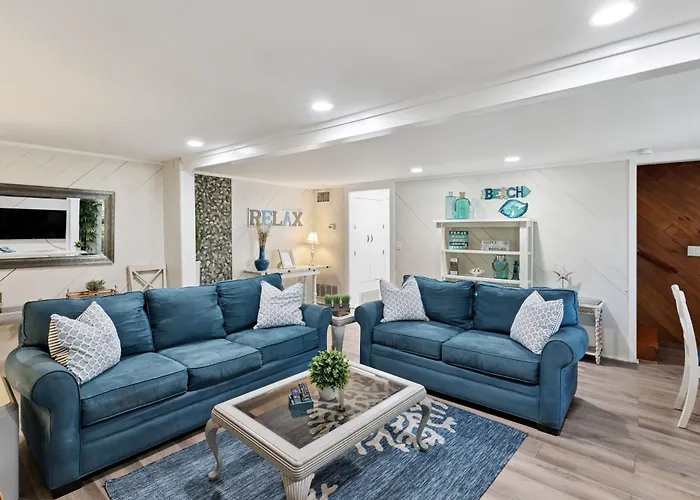 Seabreeze Cottage - Charming St Simons Island Beach Cottage Near Pier Village