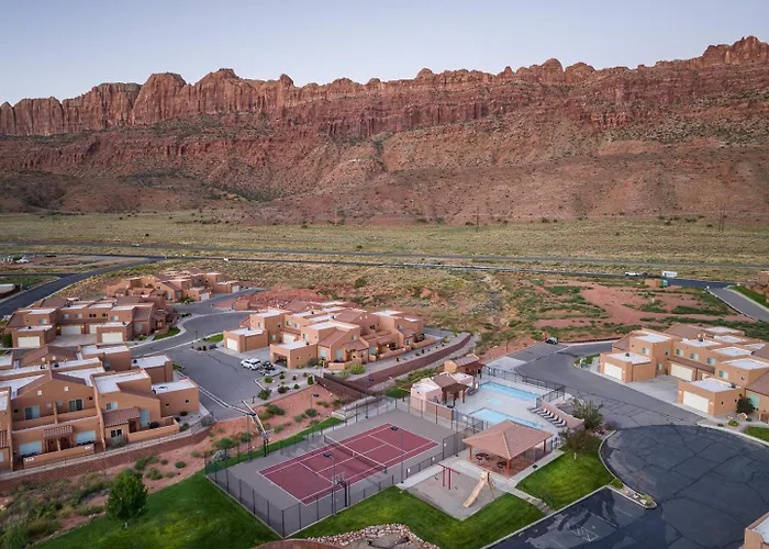 Red Rock Villa With Private Hot Tub And 2 King Suites