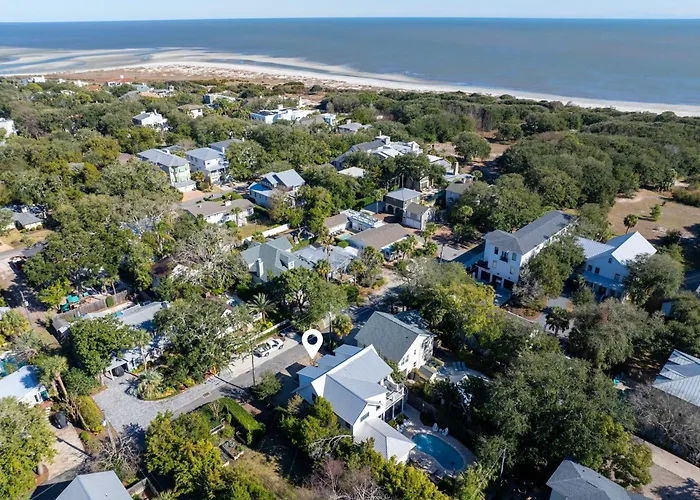 Luxury East Beach Vacation Rental With Private Pool, Sleeps 13, Astin Cottage