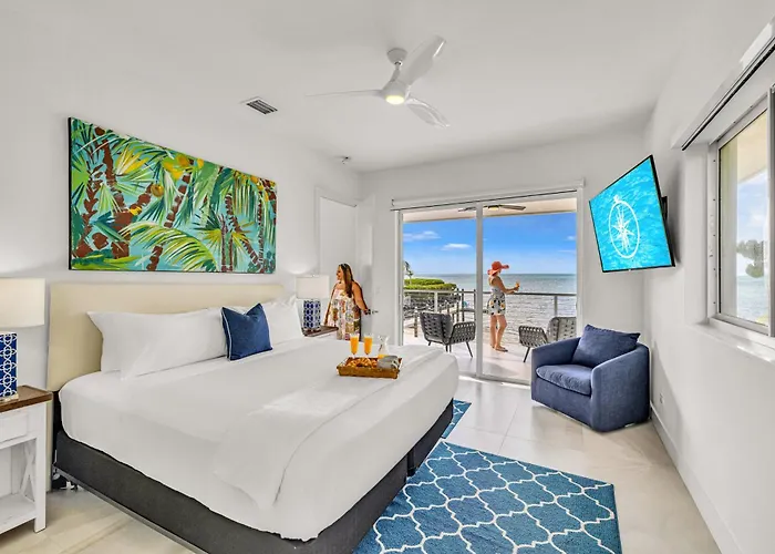 Beachfront Estate - Two Villas Heated Pools Docks Dolphin Mahi Key