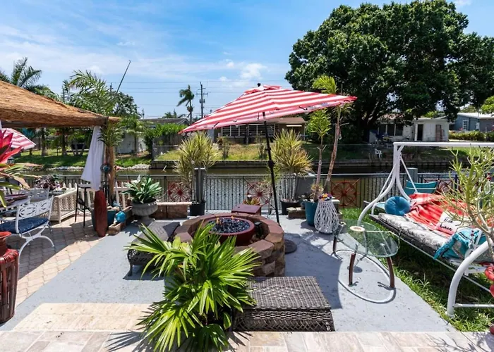 Luxury Waterfront Villa, With Private Hot Tub, Beachs, Aventura Mall Casinos, Restaruants