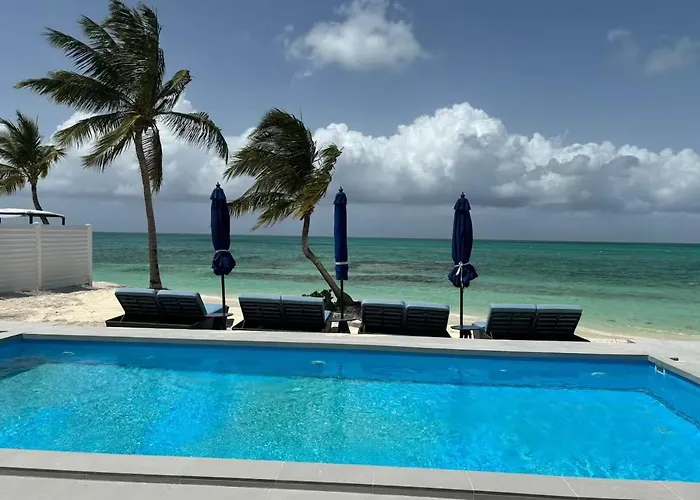 Brand New Beachfront Villa Palms