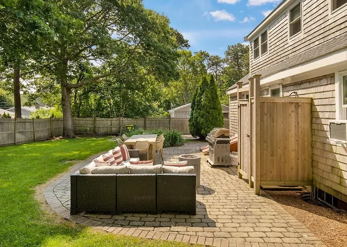 Cozy Luxury Cape Cod Villa- 5 Min To Beach!