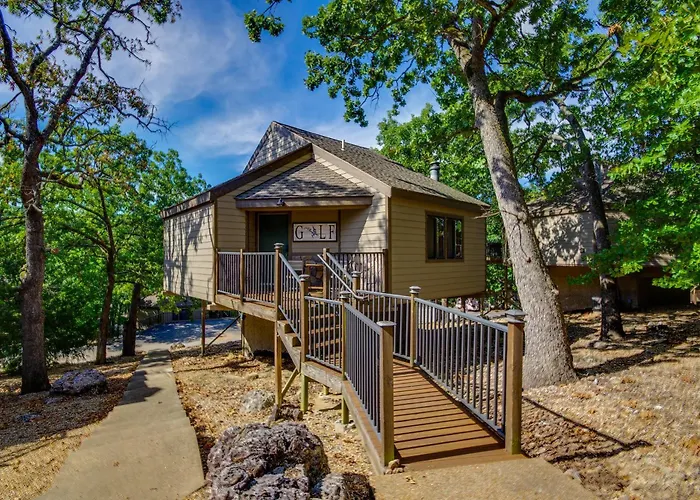 Pet-Friendly Lake Escape In Osage Beach