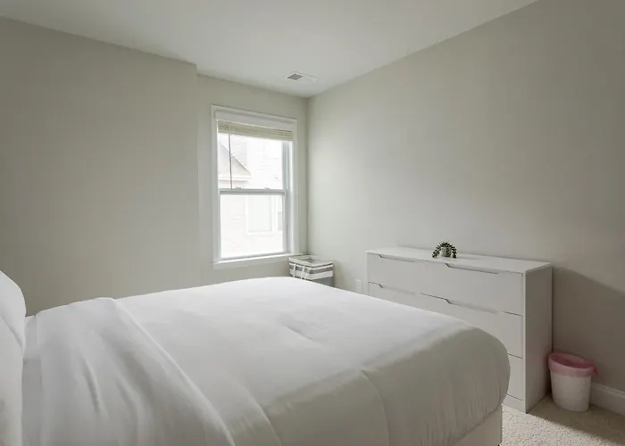 Bohemian Style House Close To Stadiums And Uptown