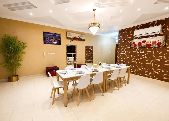 Larg Family Villa, 7 Bedrooms, Sleeps 16, Close To Masjid