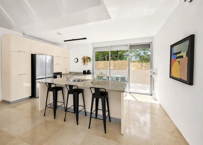 Villa Mare Estate Pool & Private Guest Suite