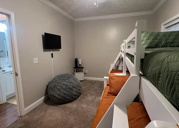 Clemson Football Hideout! 8 Beds! Walk To Campus!