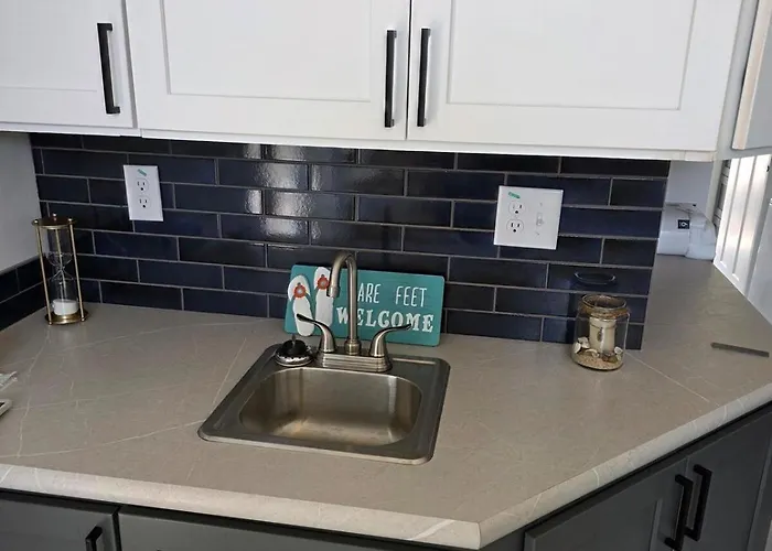 Luxury Tiny Living Brand New Waterfront Escape