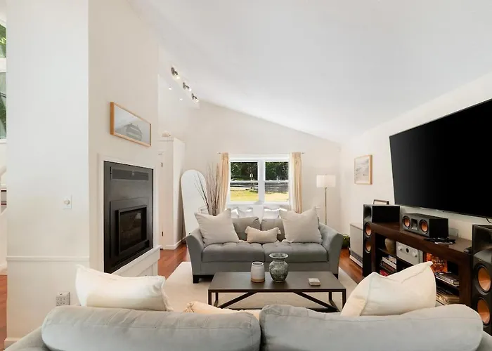 Charming Vineyard Haven Retreat W Heated Pool