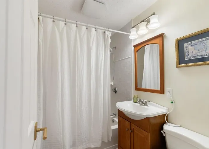Charming Vineyard Haven Retreat W Heated Pool